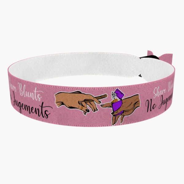 Ansicht von links vorne: Share blunts rosa Stoffarmband