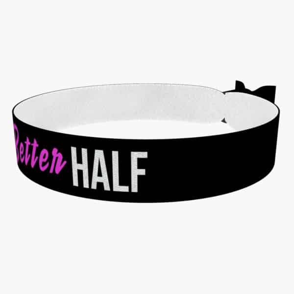 Ansicht von links vorne: The Better Half Stoffarmband
