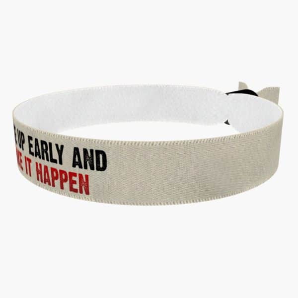 Ansicht von links vorne: Wake up early Stoffarmband