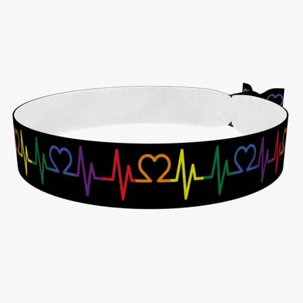 Ansicht von links vorne: LGBTQ Heartbeat schwarz Stoffarmband