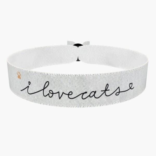 Ansicht von vorne: Stoffarmband für Katzenliebhaber mit I Love Cats Motiv