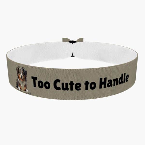 Ansicht von vorne: Stoffarmband Too Cute to Handle für Hundeliebhaber