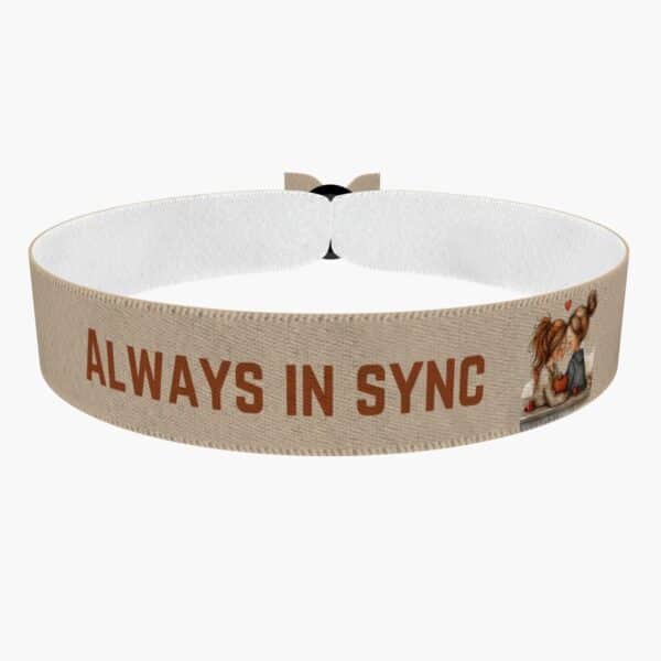 Ansicht von vorne: Stoffarmband Always in Sync für Familie und Freunde