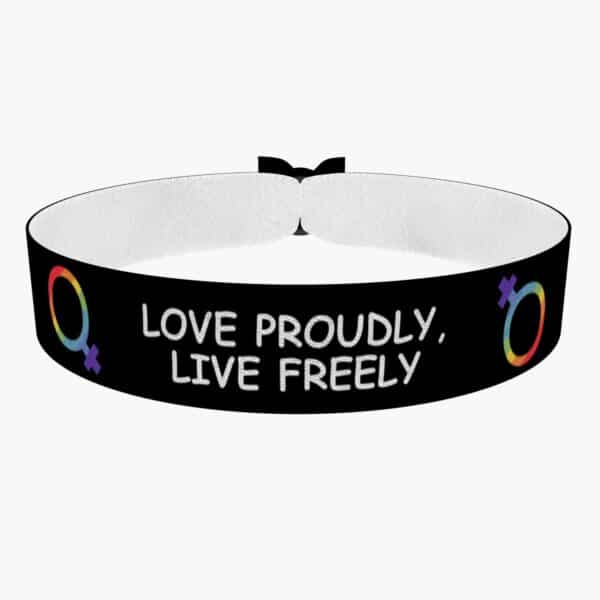 Ansicht von vorne: Love proudly live freely Stoffarmband