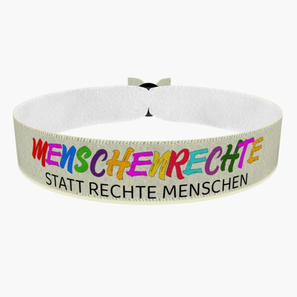 Ansicht von vorne: Menschenrechte statt rechte Menschen Stoffarmband