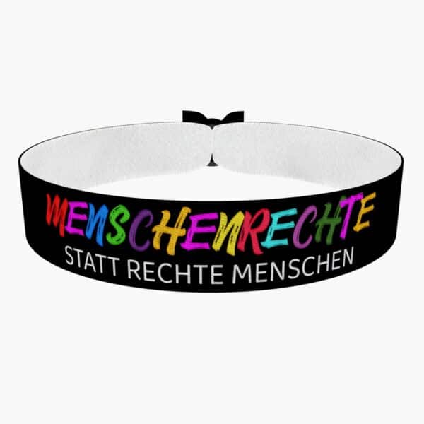 Ansicht von vorne: Menschenrechte statt rechte Menschen Stoffarmband schwarz