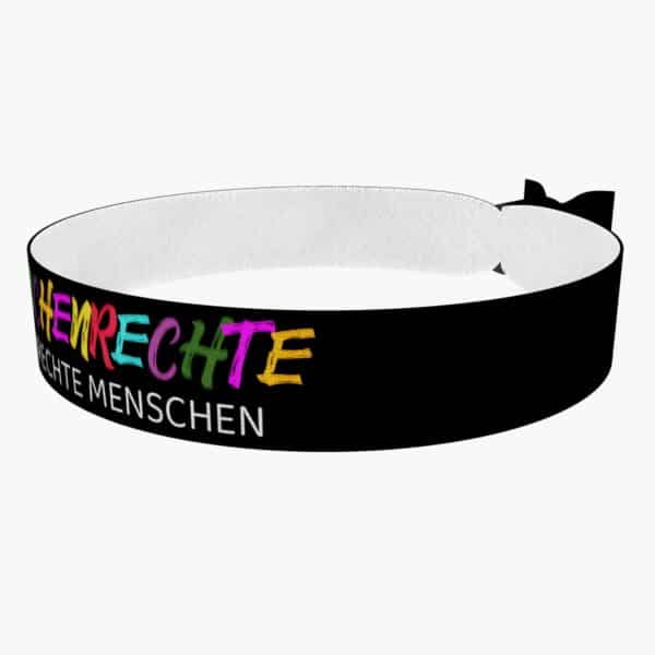 Ansicht von links vorne: Menschenrechte statt rechte Menschen Stoffarmband schwarz